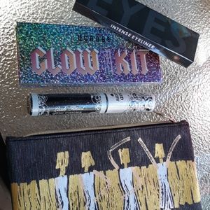 Eyeshadow eyeliner and mascara gift set